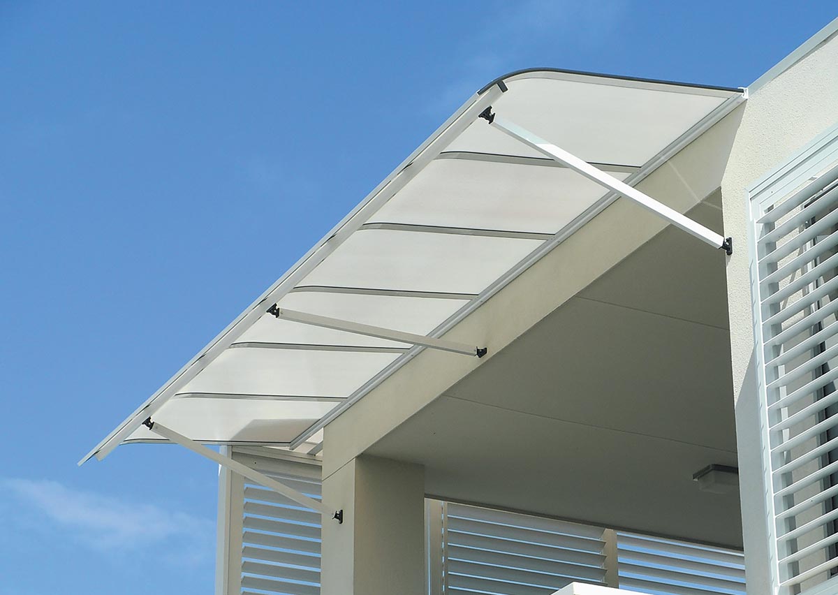 Summer-Awnings-Suitable-For-All-Weather