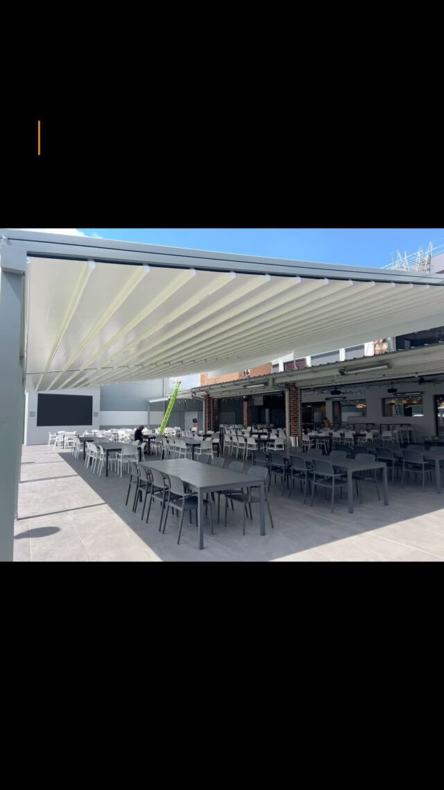 As one season ends and another begins it’s time to future proof your entertaining space.

Our range of retractable roofing solutions paired with external blinds are a great way to keep entertaining all year round!

Pictured here is @clubblacktown 
Helioscreen Allseasons roof.
St Clair Sunblock Fabrics
Somfy motorisation and inbuilt dimmer controlled lighting.

100% waterproof and 100% retractable when you want the sunshine in!

#retractableroof #outdoorrestaurant #restaurantdesigns #outdoorseating